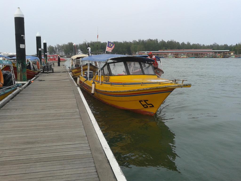 Iz Budget Kampung Kuala Besut Exteriér fotografie